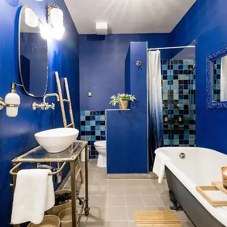 Art-inspired 4bed 2bath Gem By Fashion Street &dohany