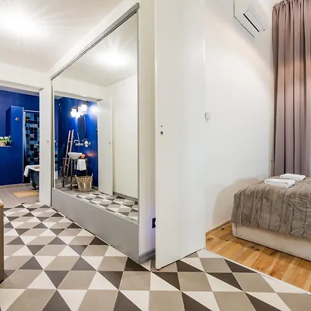 Art-inspired 4bed 2bath Gem By Fashion Street &dohany Apartment