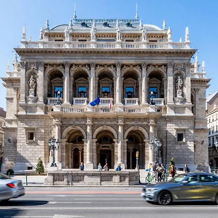 Art-inspired 4bed 2bath Gem By Fashion Street &dohany Budapest