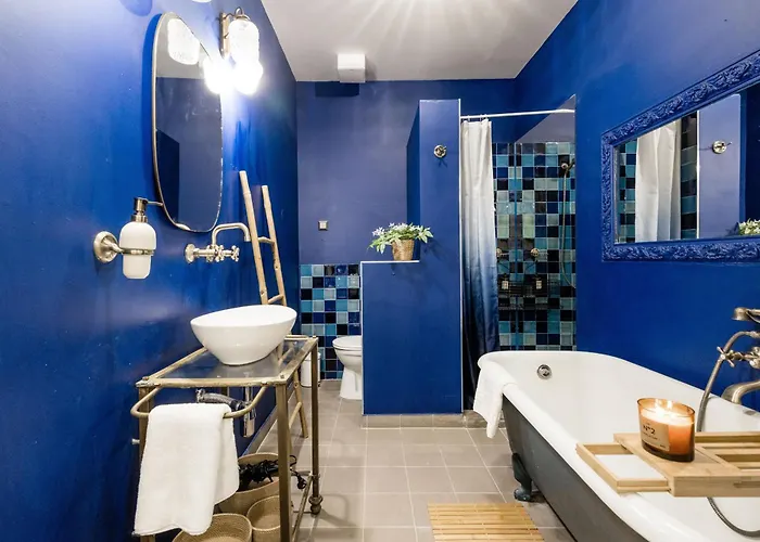 Art-inspired 4bed 2bath Gem By Fashion Street &dohany