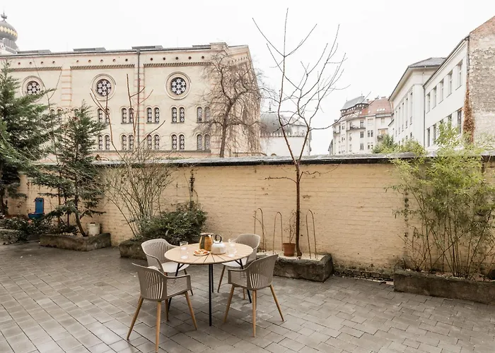 Art-inspired 4bed 2bath Gem By Fashion Street &dohany Apartament