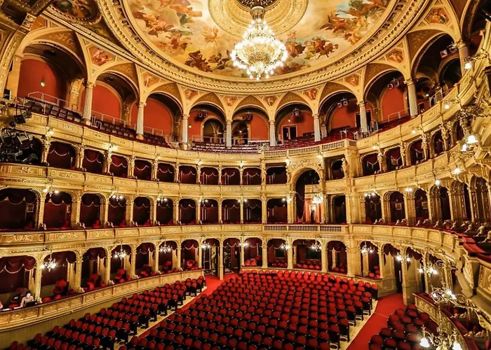 Art-inspired 4bed 2bath Gem By Fashion Street &dohany *