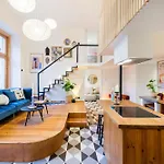 Art-inspired 4bed 2bath Gem By Fashion Street &dohany