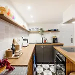 Art-inspired 4bed 2bath Gem By Fashion Street &dohany Apartament
