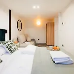 Art-inspired 4bed 2bath Gem By Fashion Street &dohany Budapesta