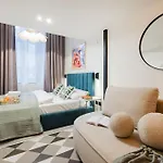 Art-inspired 4bed 2bath Gem By Fashion Street &dohany Apartament