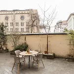 Art-inspired 4bed 2bath Gem By Fashion Street &dohany Apartment
